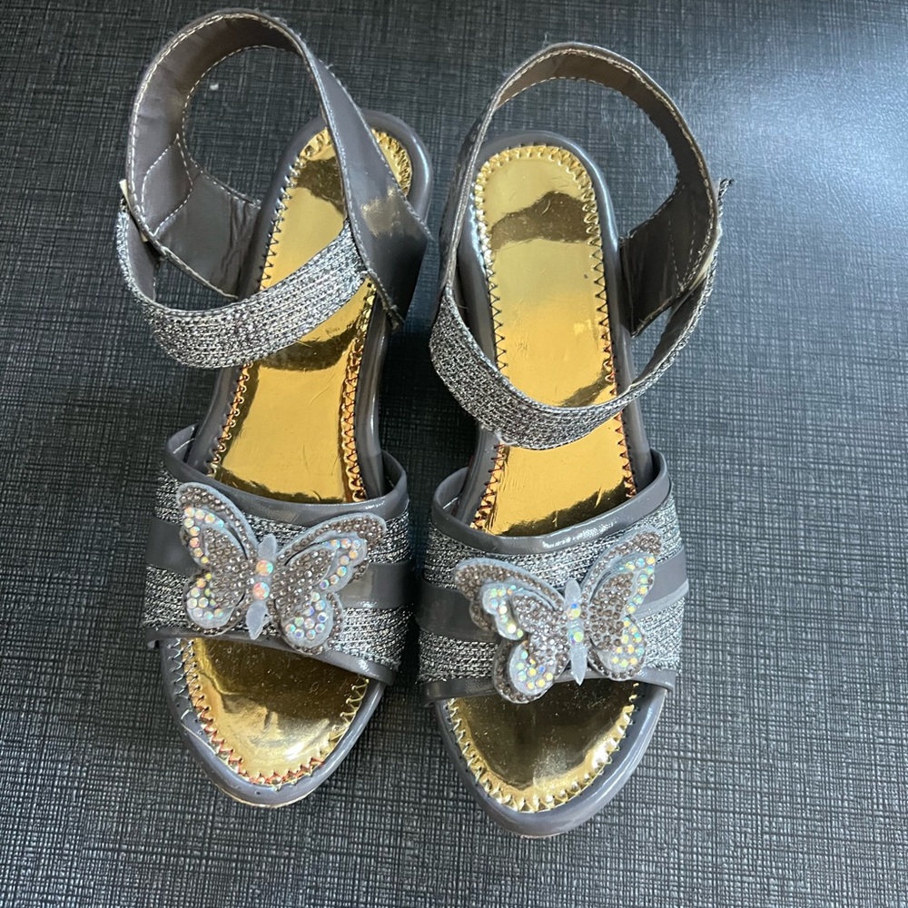 Beautiful smoky grey platform. It’s same size as gold ones.